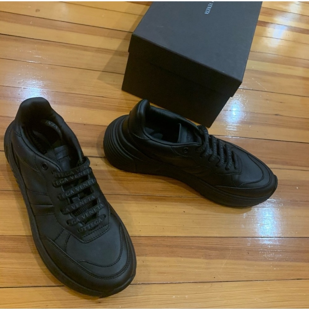 Bottega Veneta Black Sneakers with Matte Leather and Hidden Laces